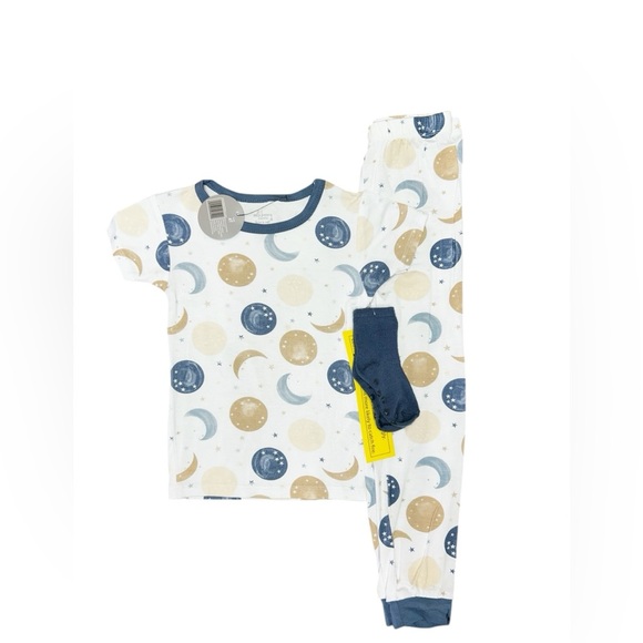 🌑🌙 Milkberry Bamboo Moon & Stars Print Pajama Set with Socks Size 4T NWT - Picture 1 of 4